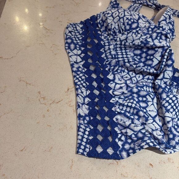 Profile by Gottex top bikini triangle tankini top. Cinched cutout sides. - Picture 2 of 6